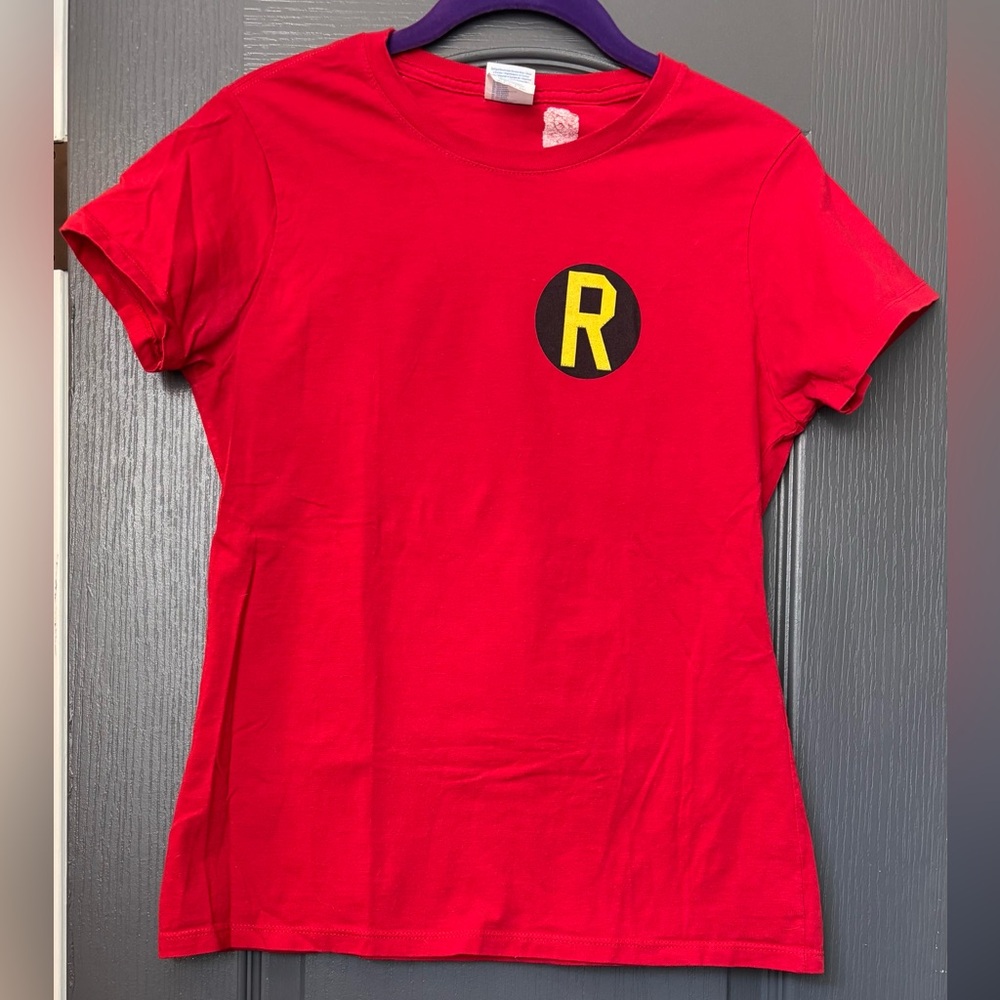 “Robin” of “Batman and Robin” fame women’s small